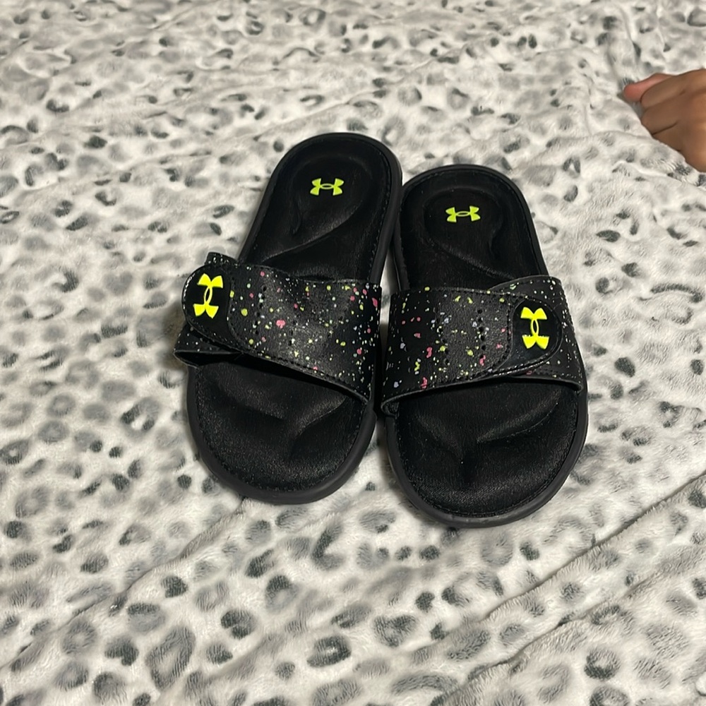 Girls Under Armour sandals size 2. In good condition